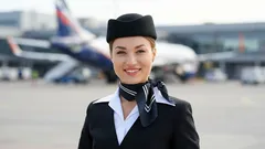 Weisst du, warum Flugbegleiterinnen Halstücher tragen? Es geht nicht nur ums gute Aussehen.